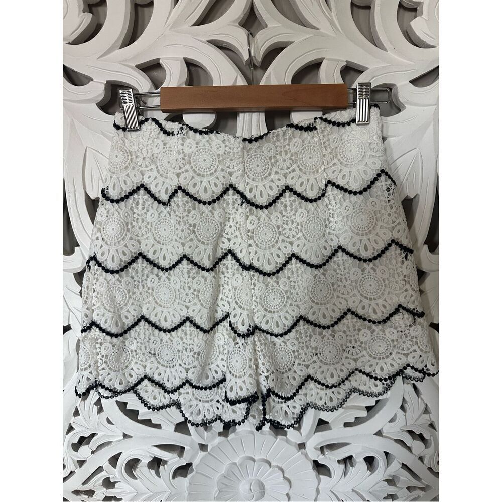 Bebe Scalloped Lace Shorts‎